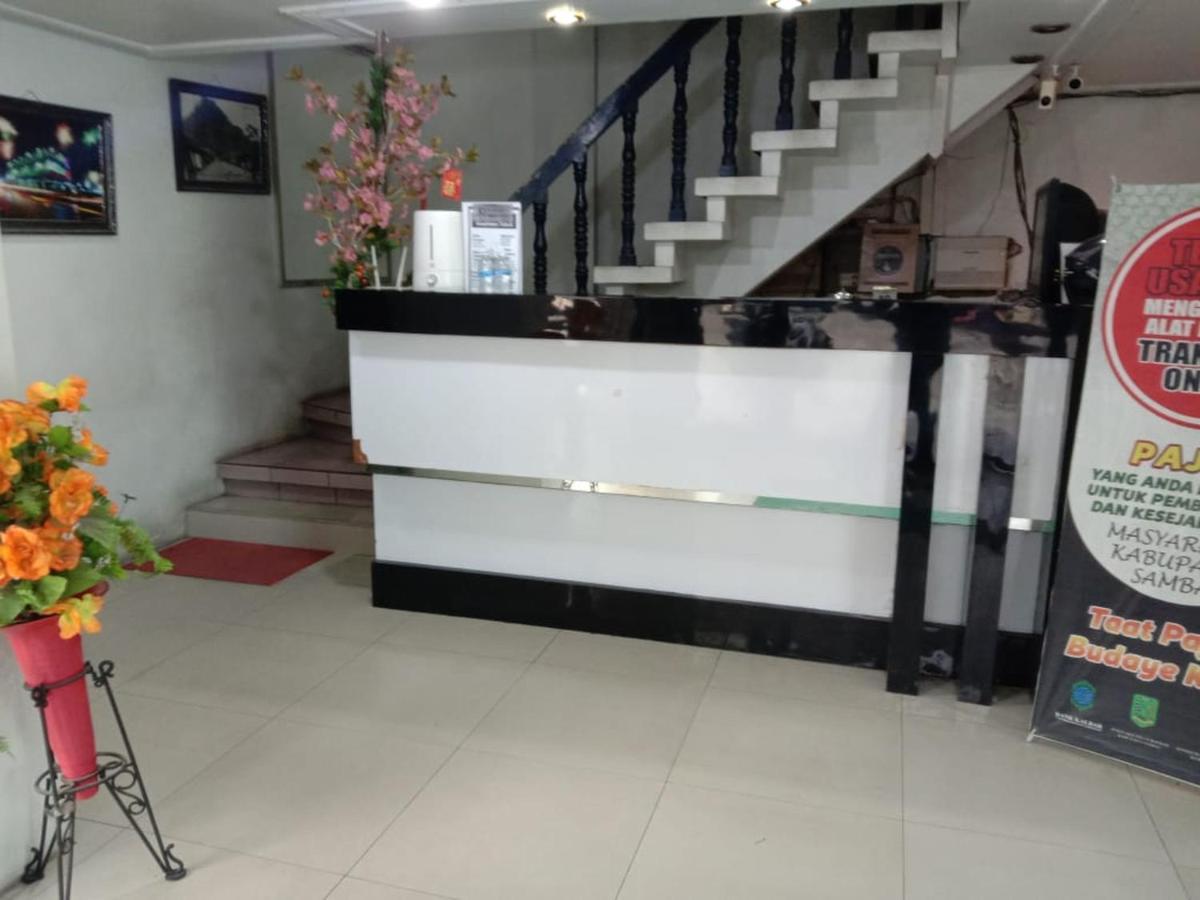 Grand Hotel Pemangkat ภายนอก รูปภาพ